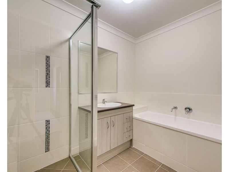 2/8 Ceres Street, Wulkuraka QLD 4305