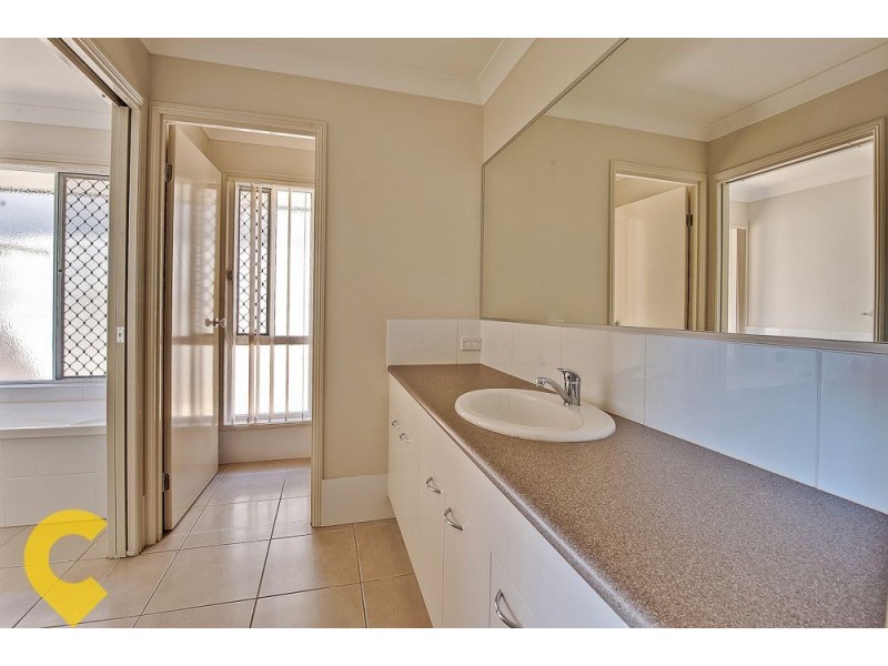 5 Lincoln Parade, Springfield Lakes QLD 4300