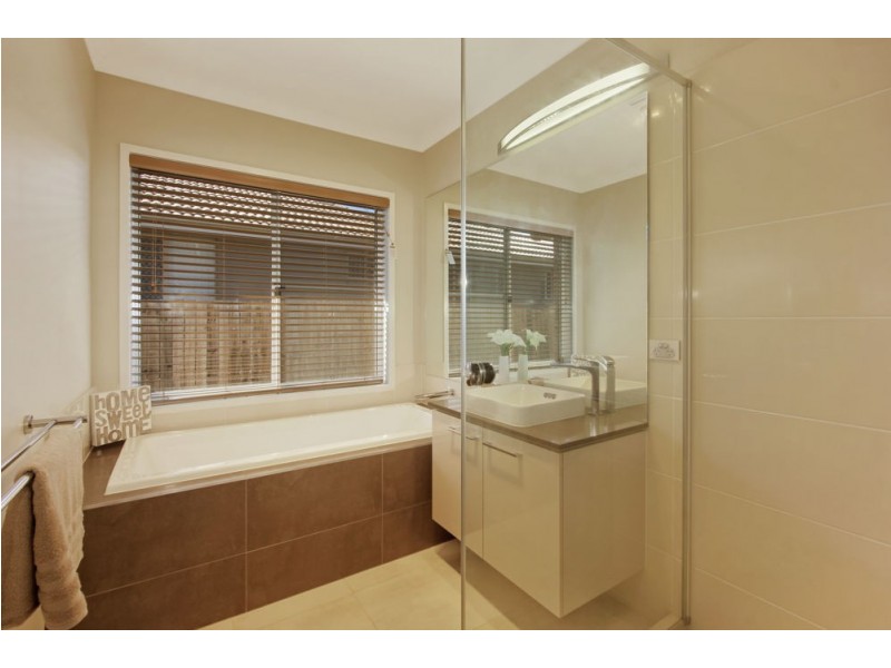 13 Gordon Drive, Bellbird Park QLD 4300