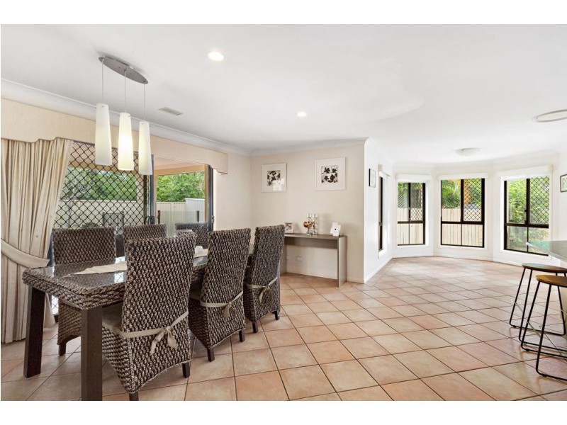 37 Virginia Avenue, Hawthorne QLD 4171