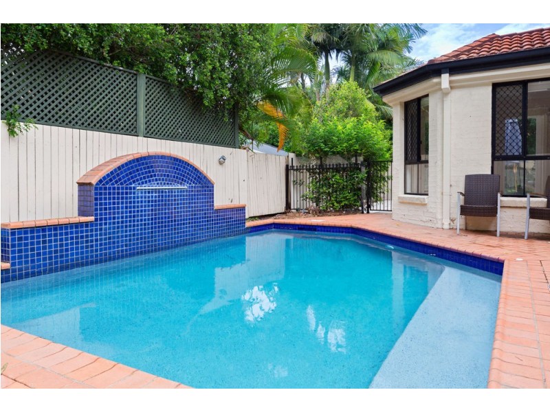 37 Virginia Avenue, Hawthorne QLD 4171