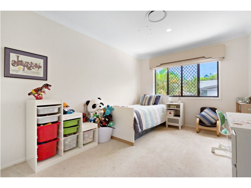 37 Virginia Avenue, Hawthorne QLD 4171