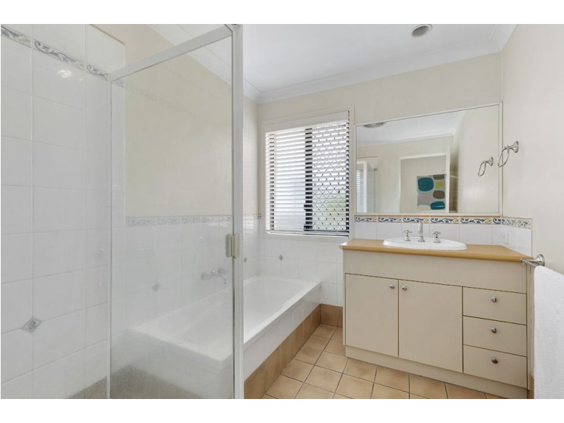 37 Virginia Avenue, Hawthorne QLD 4171