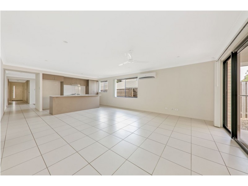 40 Kenneth Drive, Augustine Heights QLD 4300