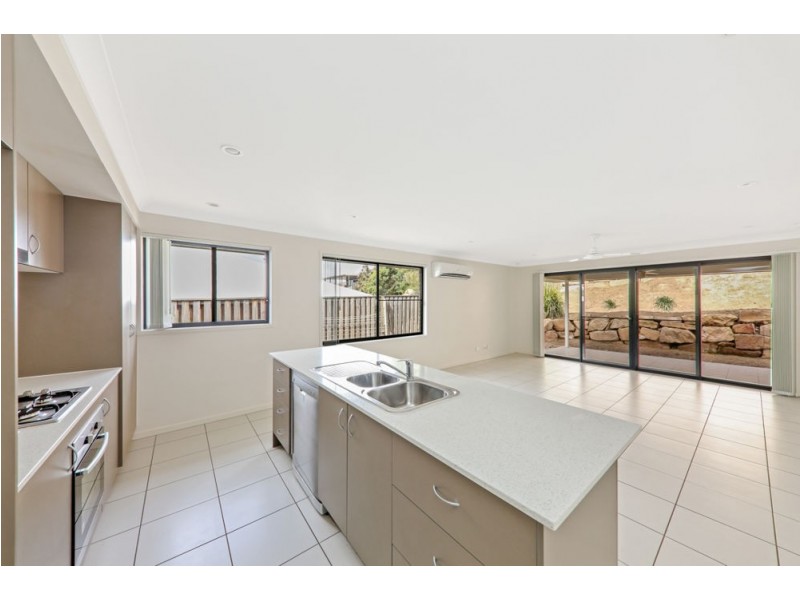 40 Kenneth Drive, Augustine Heights QLD 4300