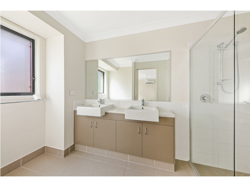 40 Kenneth Drive, Augustine Heights QLD 4300