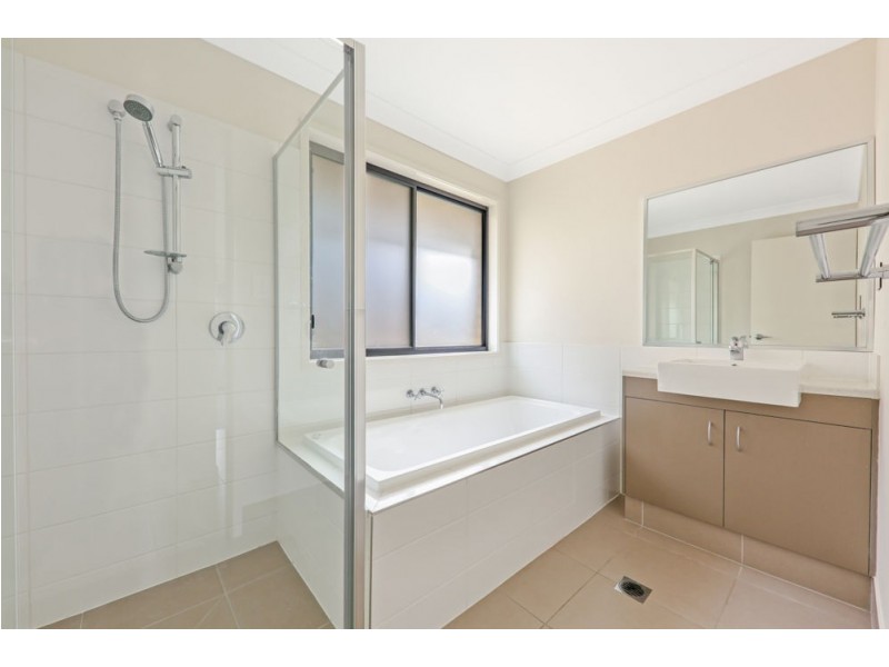 40 Kenneth Drive, Augustine Heights QLD 4300