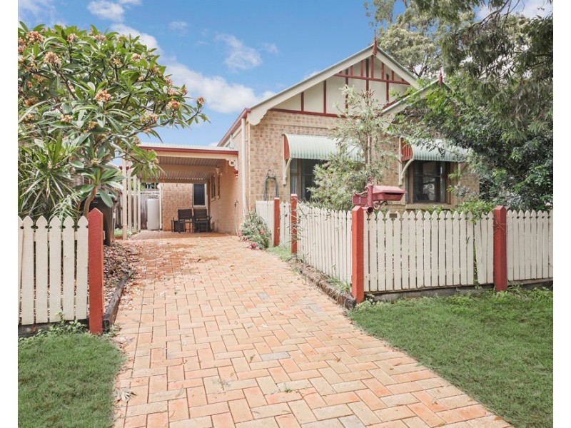 1 Goomburra Ct, Forest Lake QLD 4078