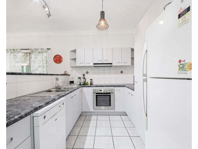 1 Goomburra Ct, Forest Lake QLD 4078