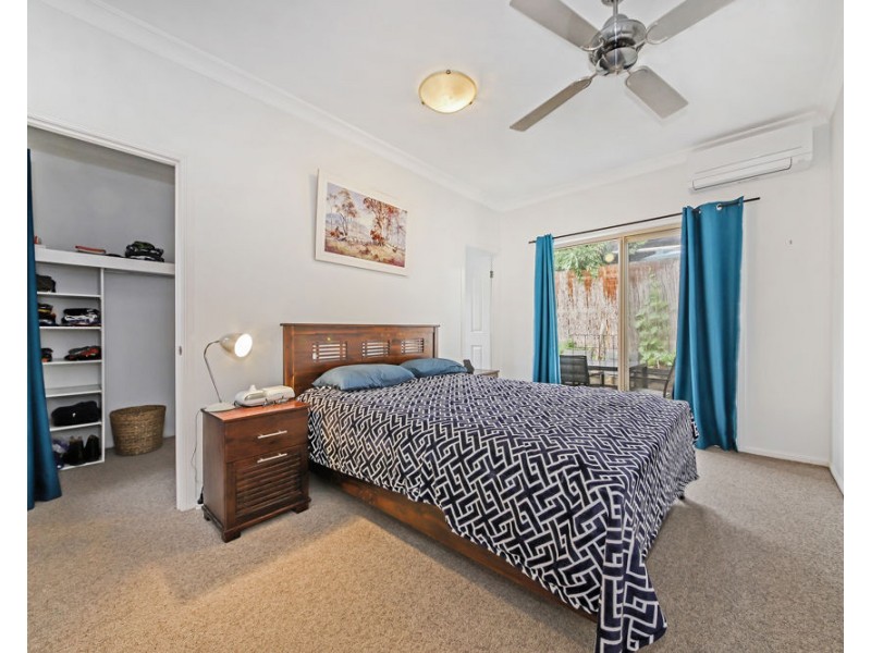 1 Goomburra Ct, Forest Lake QLD 4078