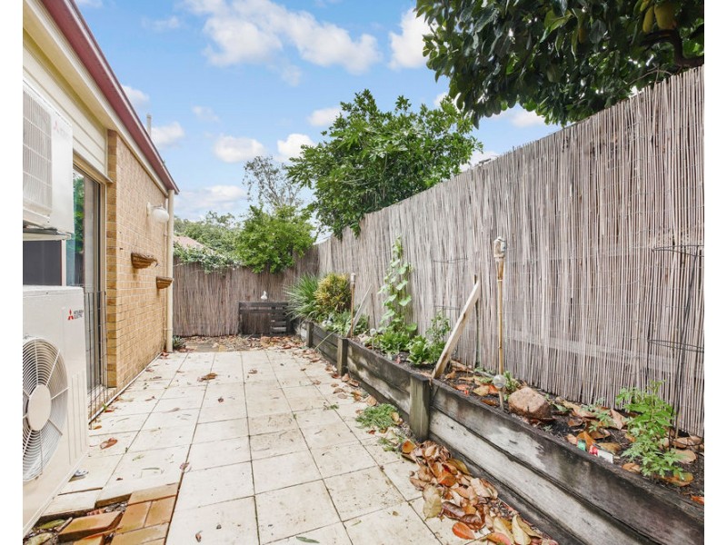 1 Goomburra Ct, Forest Lake QLD 4078