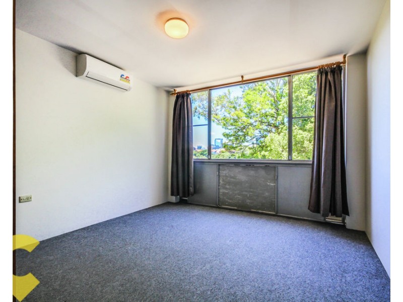 1/25 Normanby Terrace, Herston QLD 4006