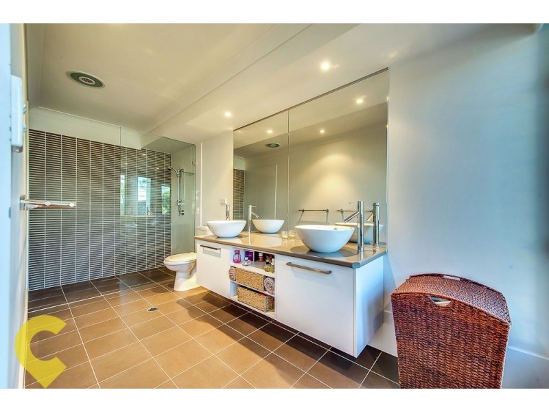 8 Waratah Cres, Springfield Lakes QLD 4300