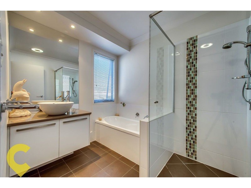 8 Waratah Cres, Springfield Lakes QLD 4300
