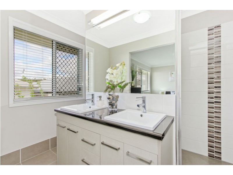 19 Hyssop Place, Springfield Lakes QLD 4300