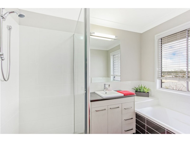 19 Hyssop Place, Springfield Lakes QLD 4300