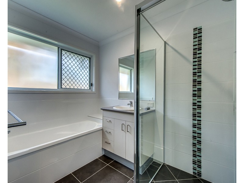 10 Berkshire Pl, Heathwood QLD 4110