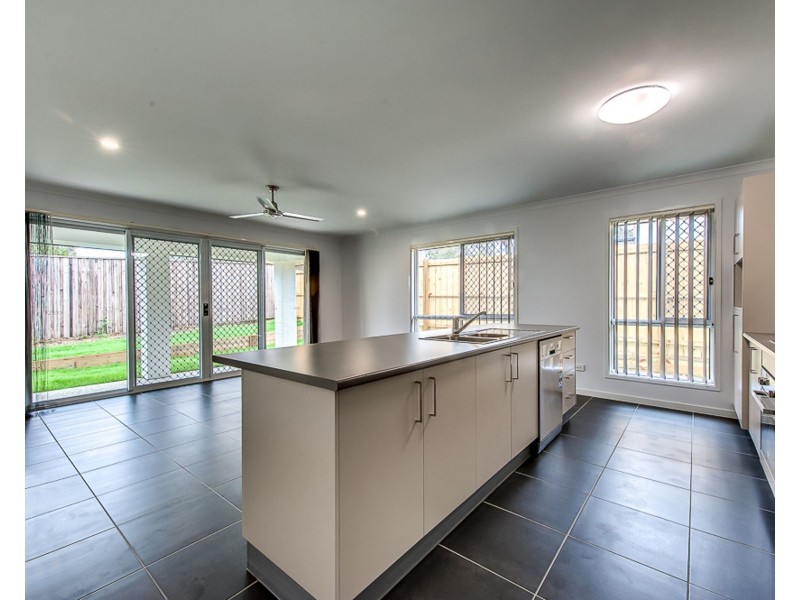 10 Berkshire Pl, Heathwood QLD 4110