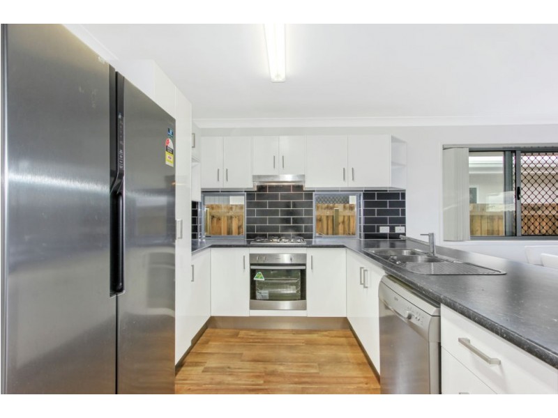 8 Edmund Close, Springfield Lakes QLD 4300