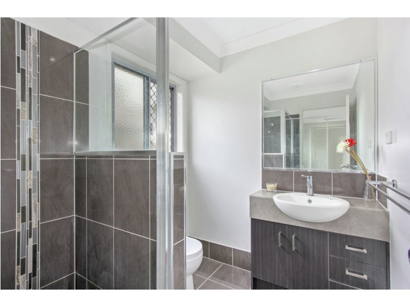 8 Edmund Close, Springfield Lakes QLD 4300