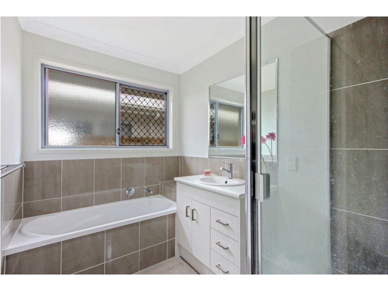 8 Edmund Close, Springfield Lakes QLD 4300
