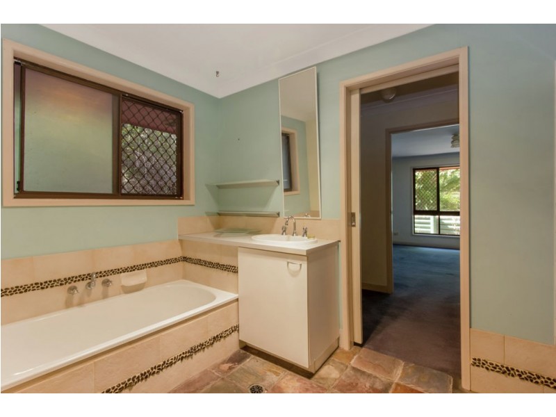 237 Old Logan Road, Camira QLD 4300