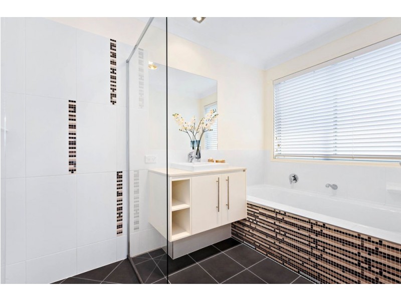 2 Boronia Court, Springfield Lakes QLD 4300