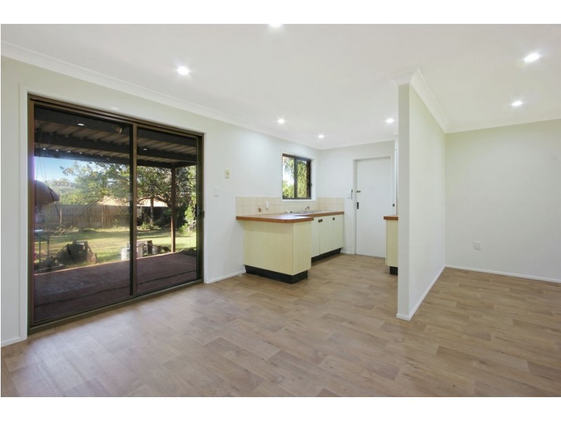 17 Emerald Drive, Regents Park QLD 4118