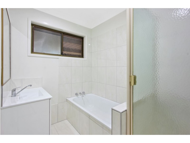 17 Emerald Drive, Regents Park QLD 4118