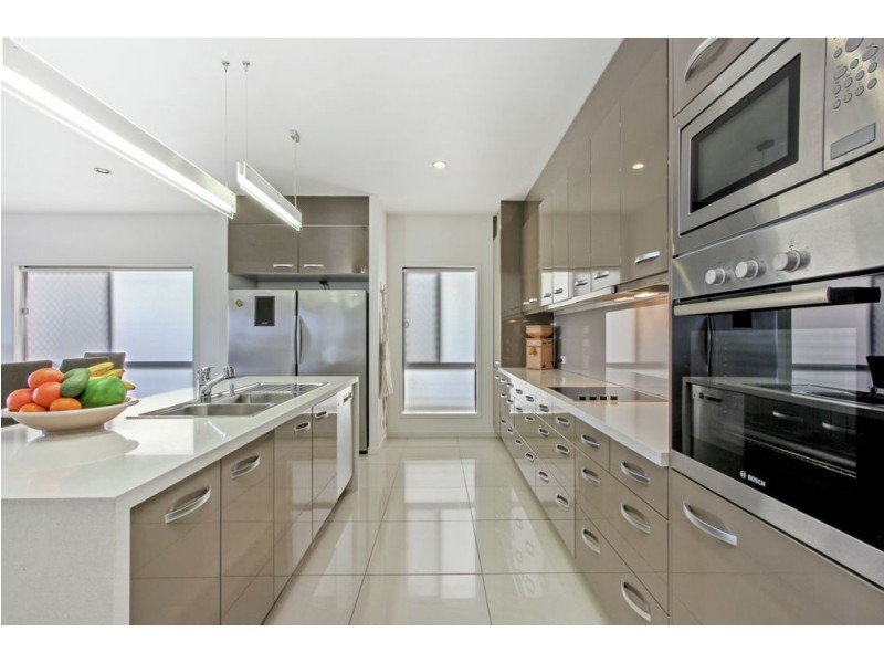 30 Highlands Terrace, Springfield Lakes QLD 4300