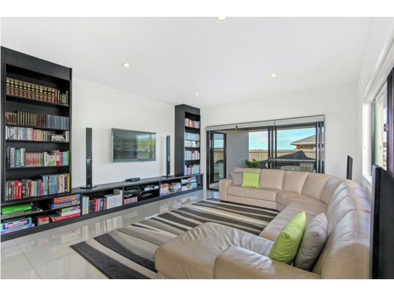 30 Highlands Terrace, Springfield Lakes QLD 4300