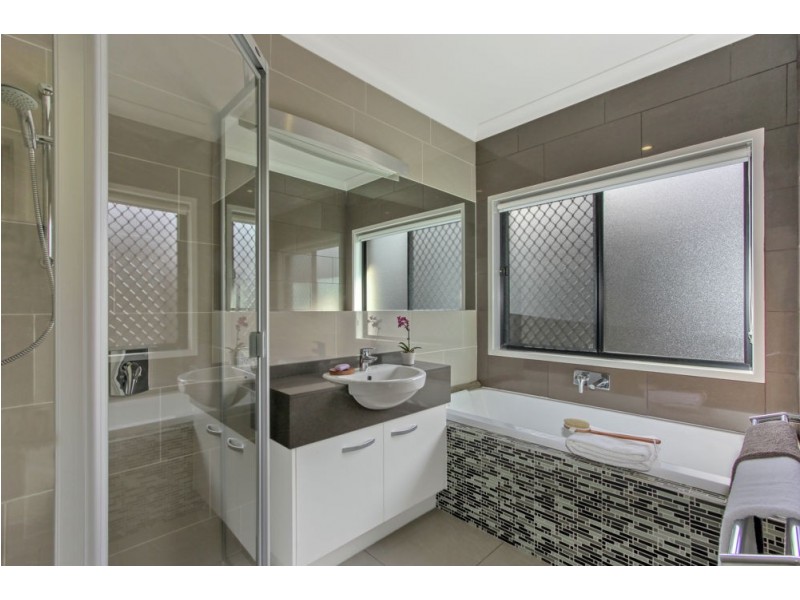 30 Highlands Terrace, Springfield Lakes QLD 4300