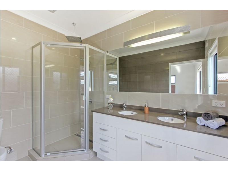 30 Highlands Terrace, Springfield Lakes QLD 4300