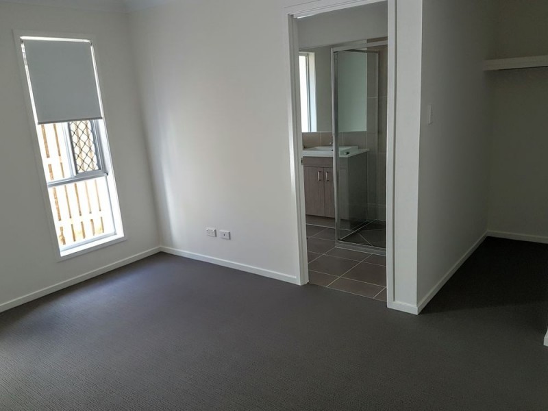 12 meadows circuit, Bellbird Park QLD 4300