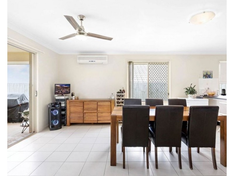 13 Lakes Entrance Drive, Springfield Lakes QLD 4300