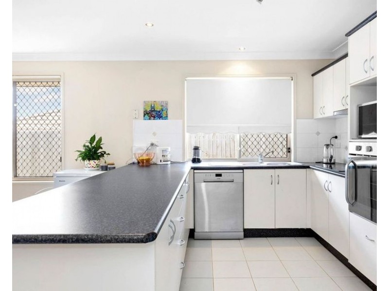 13 Lakes Entrance Drive, Springfield Lakes QLD 4300