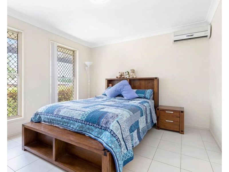 13 Lakes Entrance Drive, Springfield Lakes QLD 4300