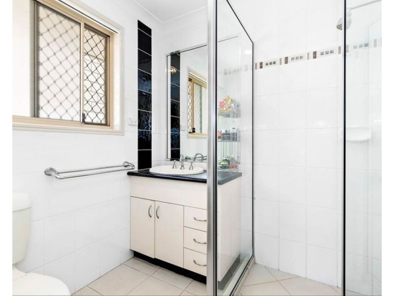 13 Lakes Entrance Drive, Springfield Lakes QLD 4300