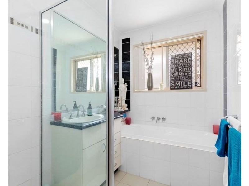 13 Lakes Entrance Drive, Springfield Lakes QLD 4300