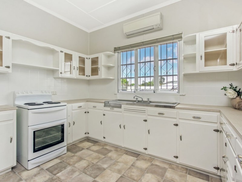 12 Booval Street, Booval QLD 4304