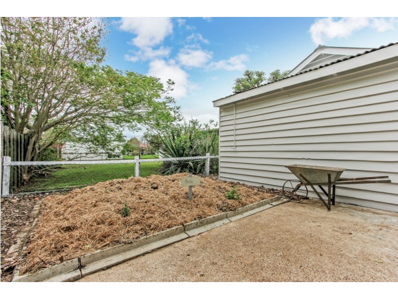 12 Booval Street, Booval QLD 4304