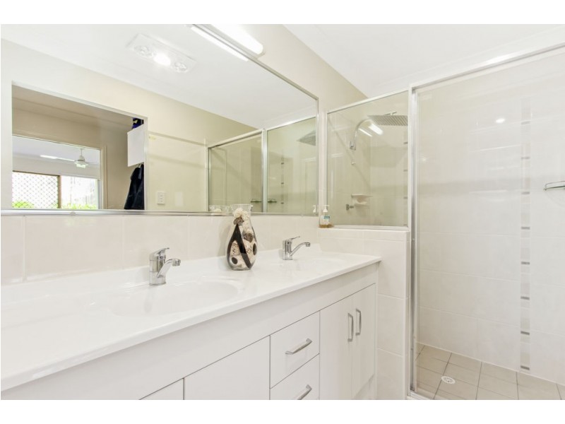 5 Waterside Drive, Springfield Lakes QLD 4300