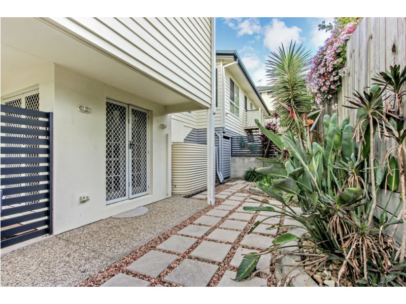 5 Waterside Drive, Springfield Lakes QLD 4300