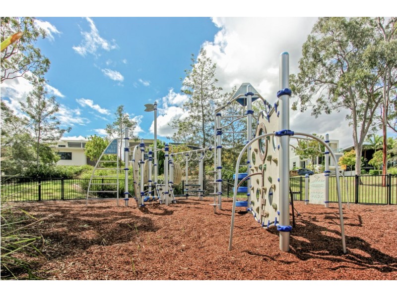 5 Waterside Drive, Springfield Lakes QLD 4300