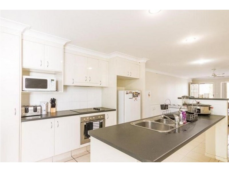 15 Periwinkle Lane, Springfield Lakes QLD 4300