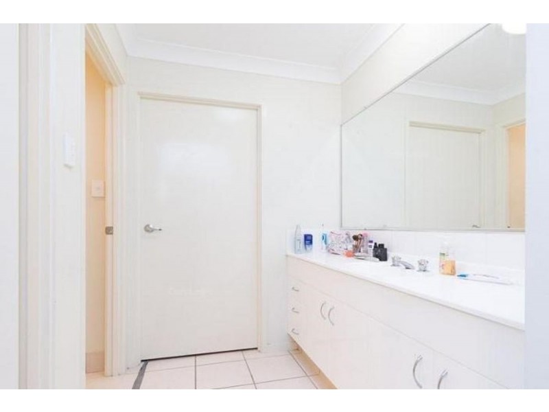 15 Periwinkle Lane, Springfield Lakes QLD 4300