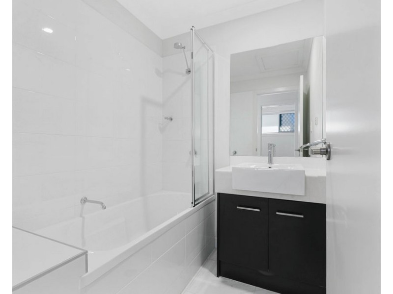 1/93 Lamington Drive, Redbank Plains QLD 4301