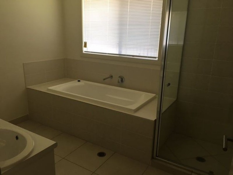 1 Meadows Circuit, Bellbird Park QLD 4300