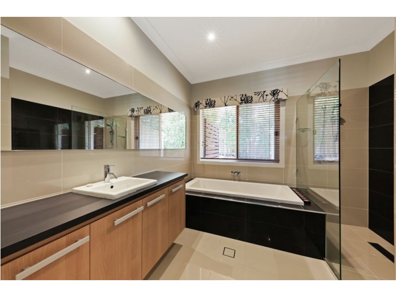 3 Finnigan Street, Augustine Heights QLD 4300