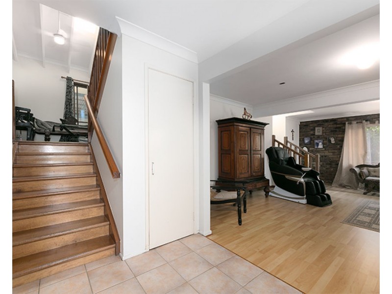 5 Bynoe Close, Chapel Hill QLD 4069